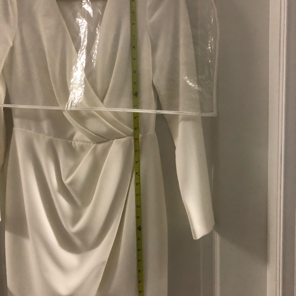 Black Halo cream color dress, beautifully lined flattering cut for all figures. - Picture 7 of 8